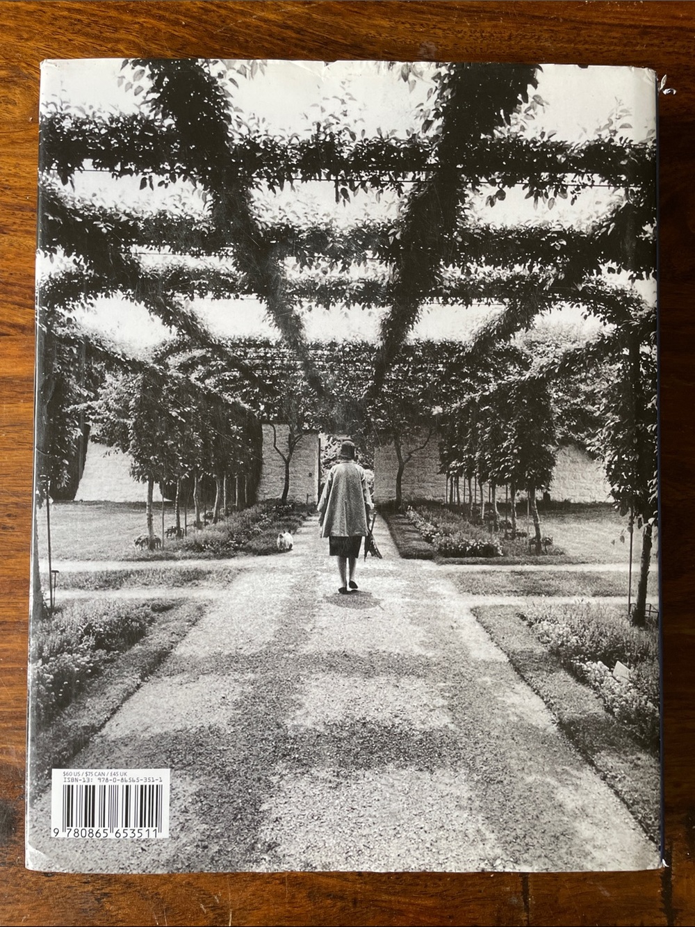 The Gardens of Bunny Mellon – Coffee Table Garden Book (Pink Title) - Picture 2 of 16
